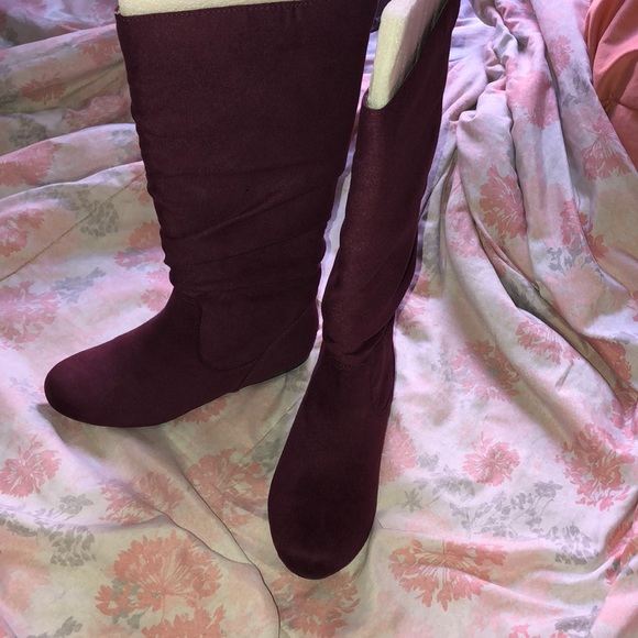 Flat suede boots - Picture 2 of 3